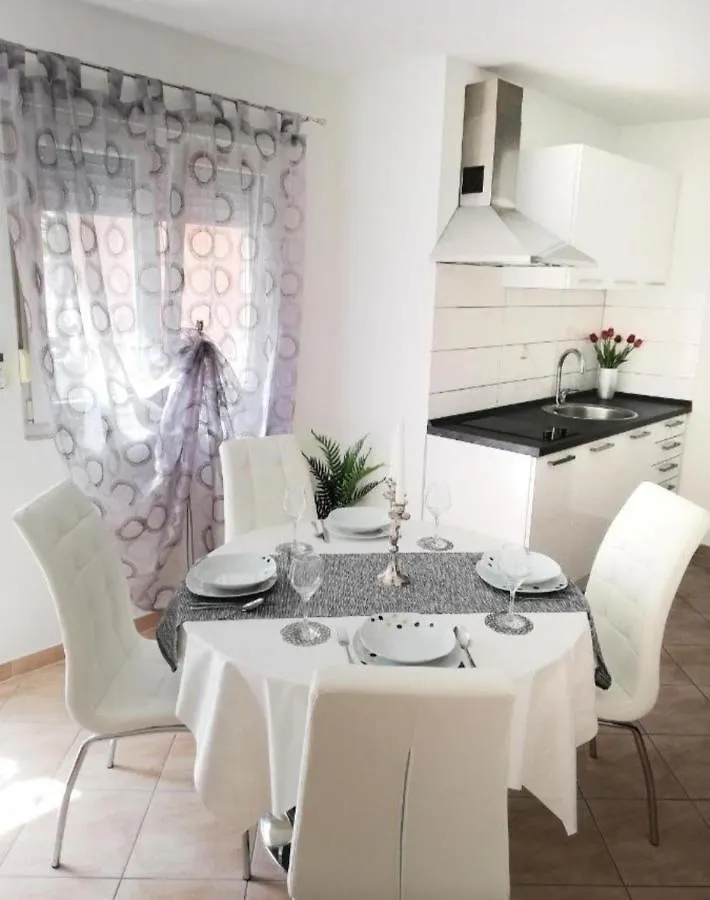 Apartment Toni With Private Parking Zadar