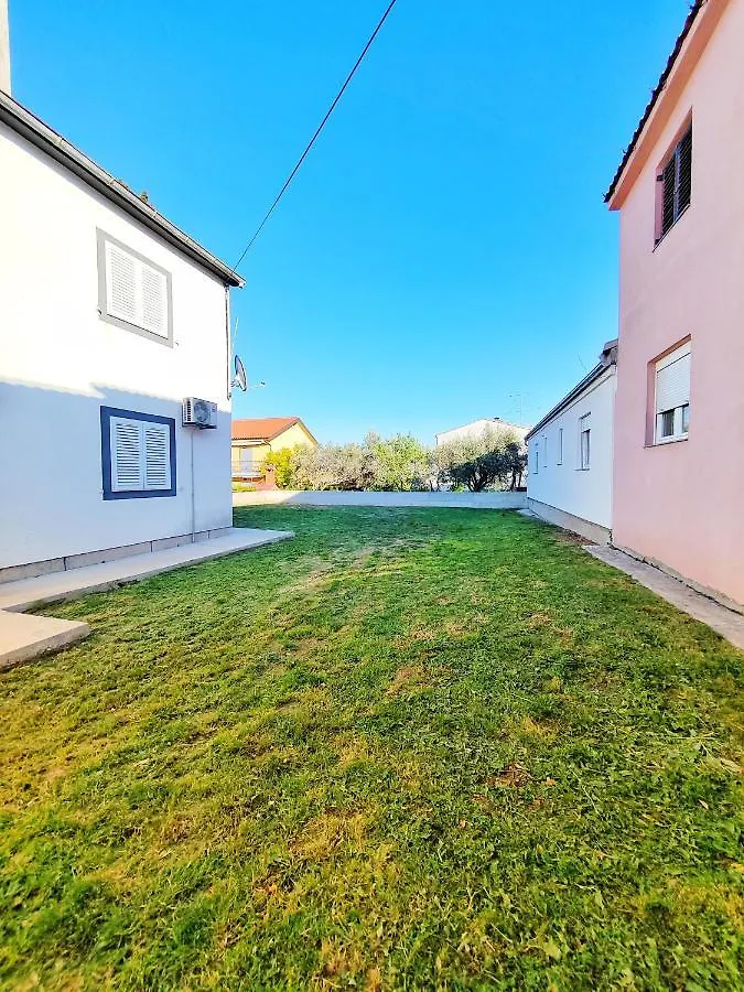 Apartment Toni With Private Parking Zadar 0*,